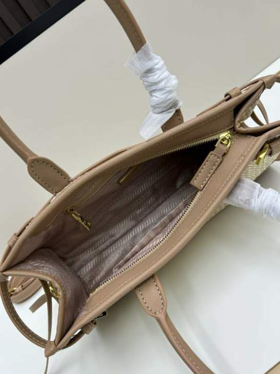 Picture of Prada Handbags _SKUfw187249127fw